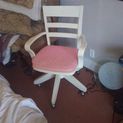 I Am Selling A Swivel Chair