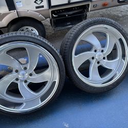 22”STAGGER WHEELS AND TIRES.  5x5