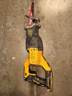 DeWalt saw Zaw