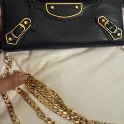 Balenciaga Wallet With A Gold Chain. Model 390187 4020B56814 Made In Italy