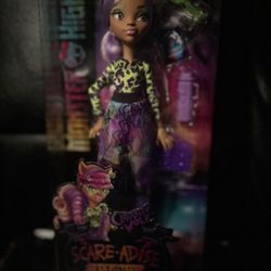 New Mobster High Clawdeen Wolf Scare-Adise Island