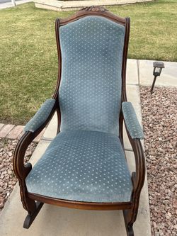 Vintage Victorian-Style Rocking Chair – Solid Wood & Upholstered