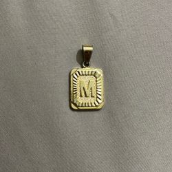‘M’ Pendant Gold