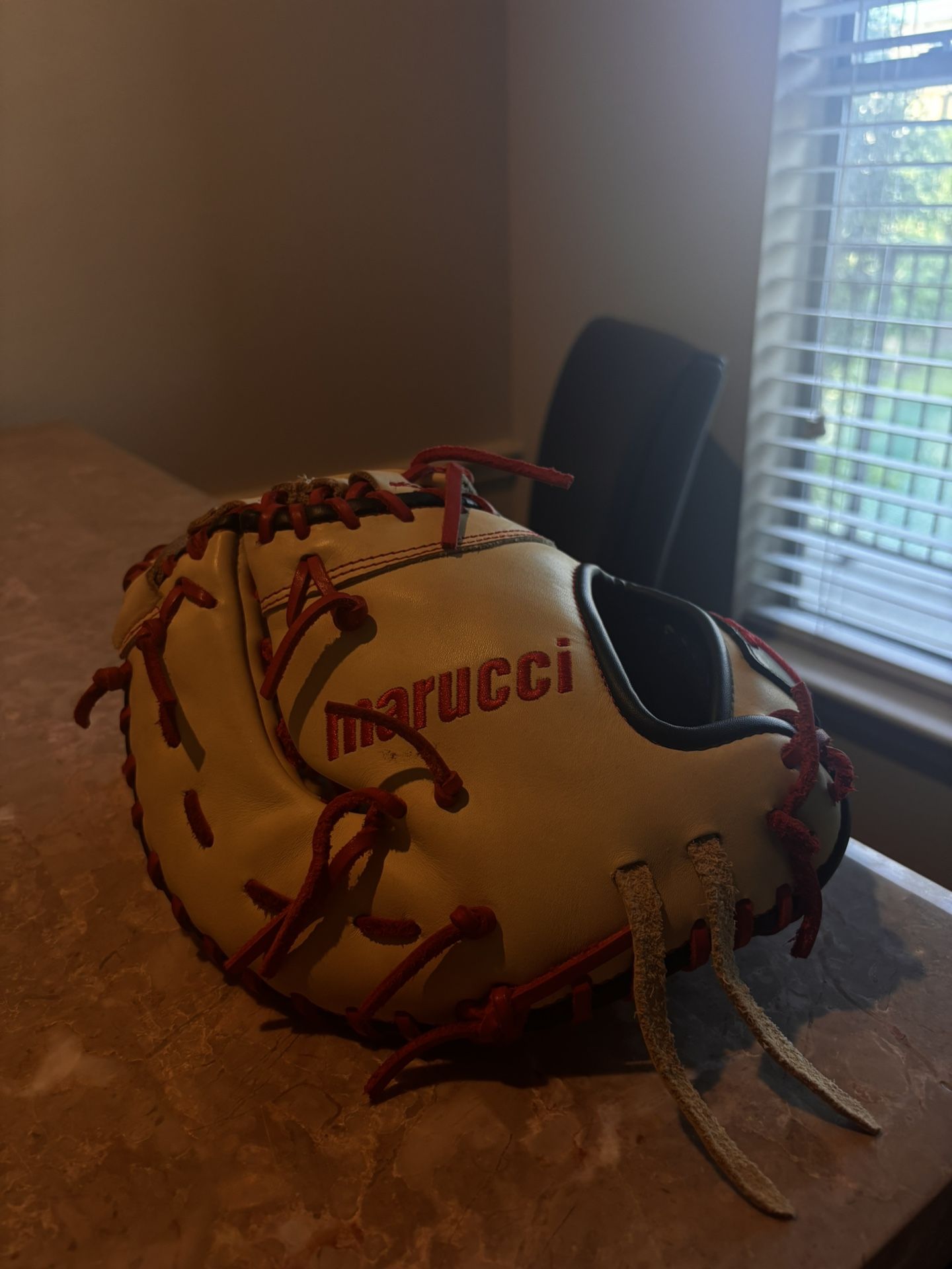 Marucci First Base Mitt