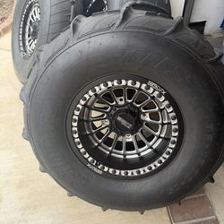 32’ Metal Fx Paddles/tires 