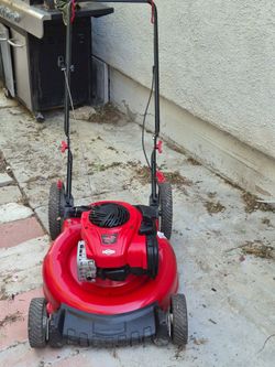 Troy Billt Push Law Mower In Good Working Condition