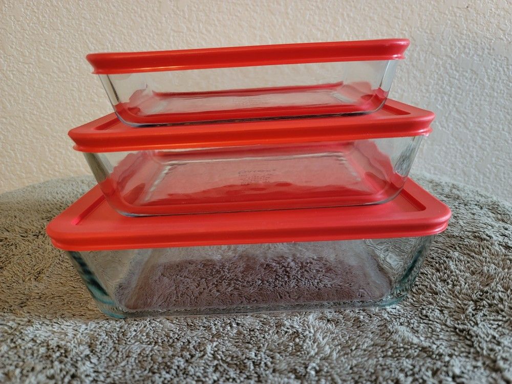 Glass casserole storage set