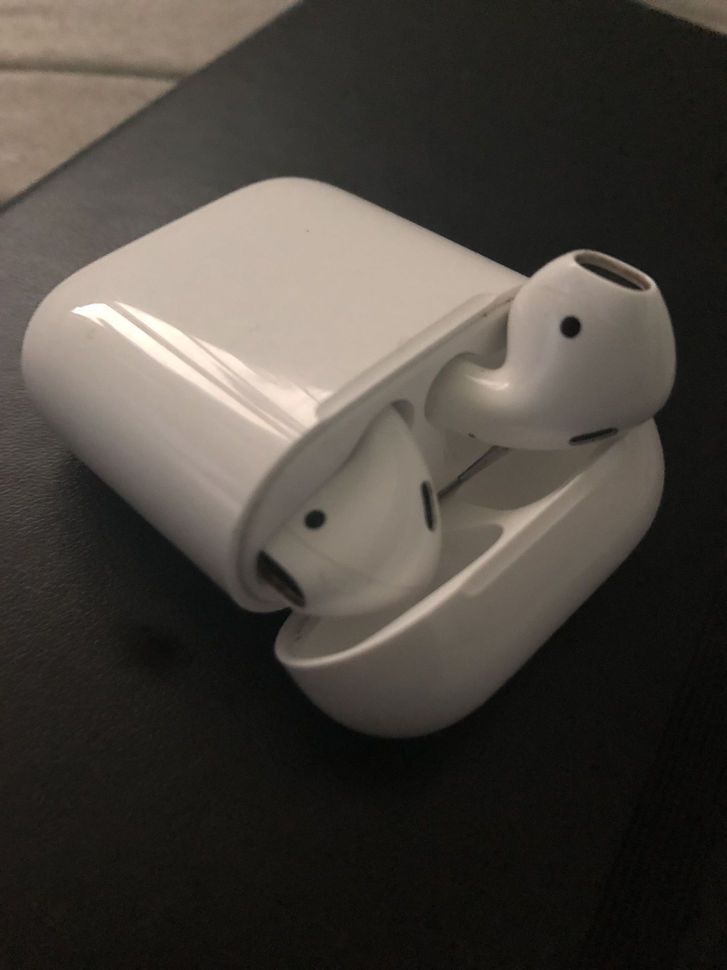 AirPods 9/10 condition