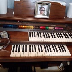 Antic Lowrey Piano