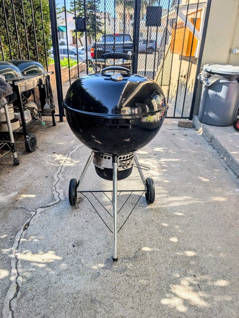 Weber 22" Master Touch Charcoal Grill