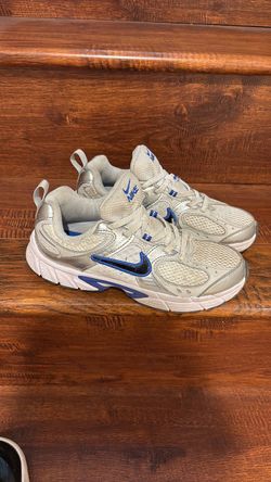 Nike youth shoes size 3