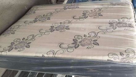 Deluxe brand Queen size mattress set