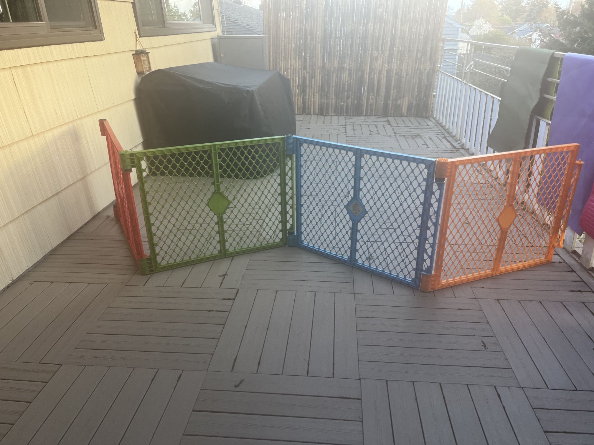 Toddleroo Rainboe 4-Panel Baby Play Yard / Gate