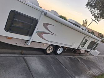 $8k hilo 2003 trailer as is