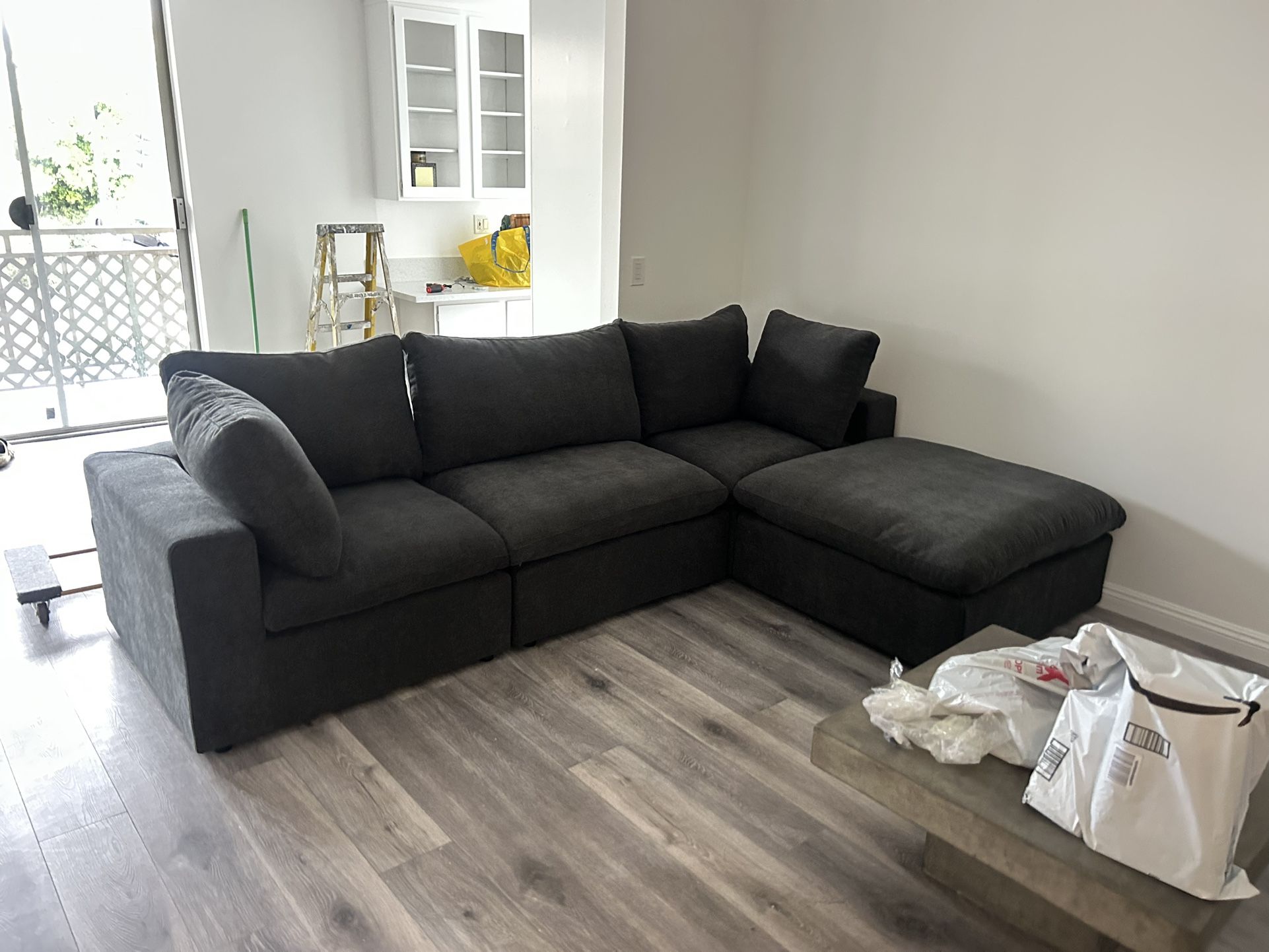 black Couch Cloud(moving)