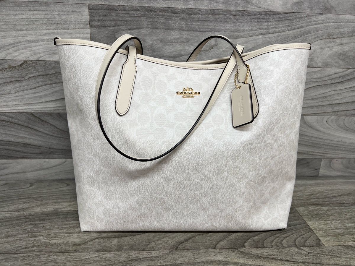 Coach City Tote Bag in Signature Canvas- White (A1D027658)