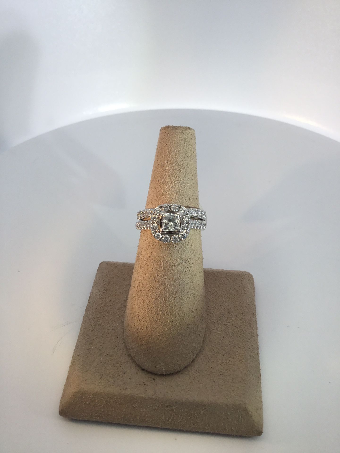 Lady’s White Gold 14Karat Cons. Leo Dia Wedding Set Size 5.25 With 0.48Tw Princess I Si2 Diamonds And 2.52Tw Round Diamonds