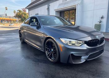 ** BMW M4 **