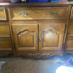 5 Piece Bedroom Set. Complete Bed Set