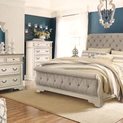 Realyn Sleigh Bedroom Set 