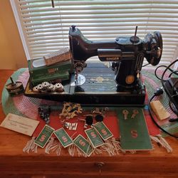 Singer Featherweight Sewing Machine With All The Attachments 