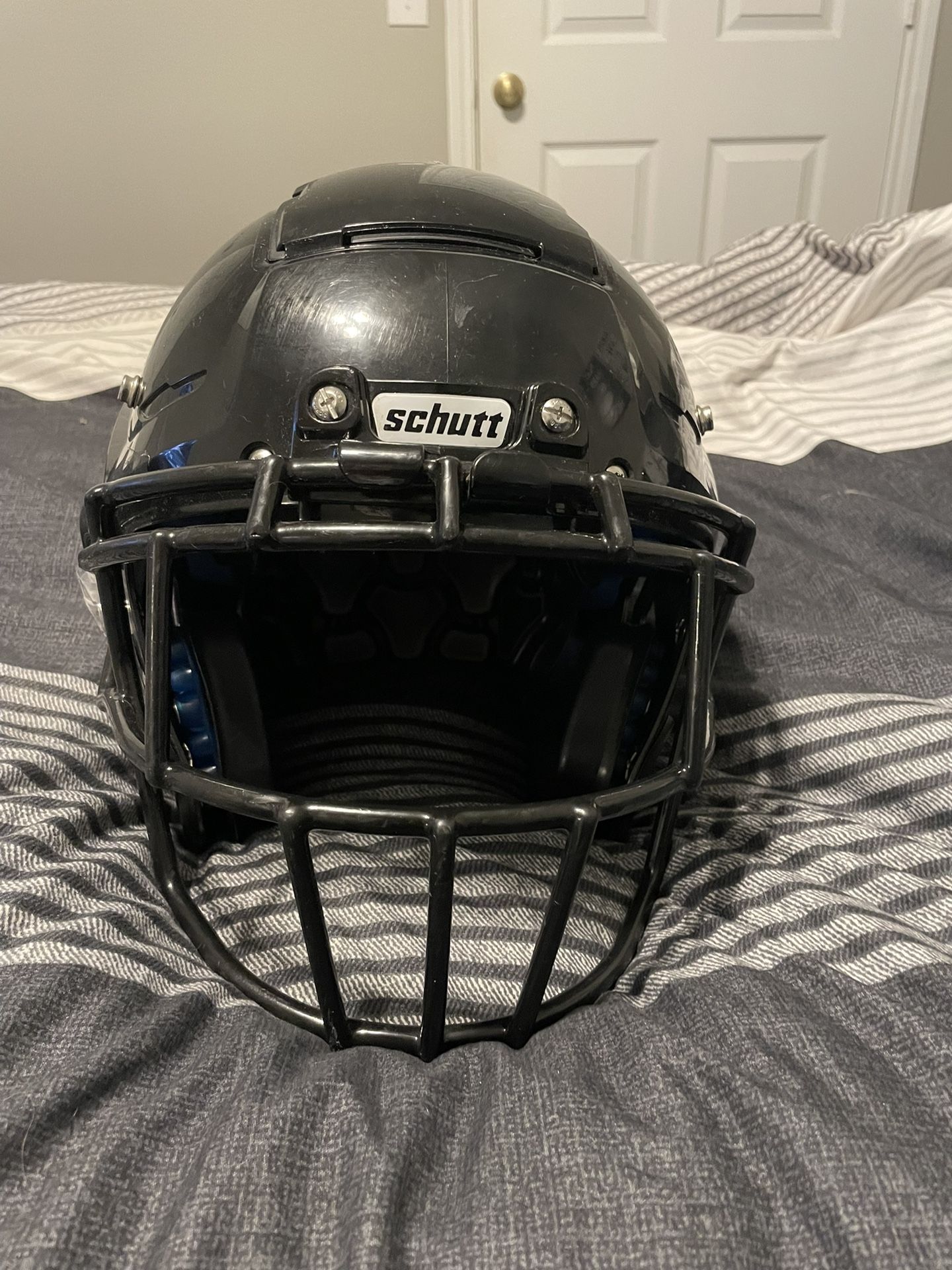 Schutt kids F7 LX1 Football Helmet Size Small