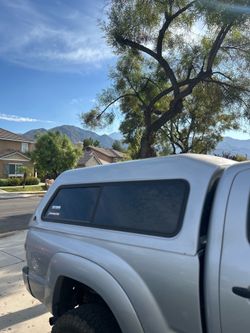 Leer 180 Series 6FT Camper shell TACOMA