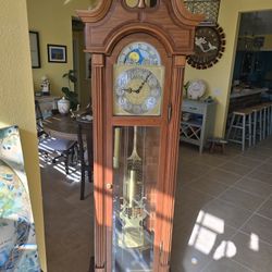Grandfather Clock Howard Miller