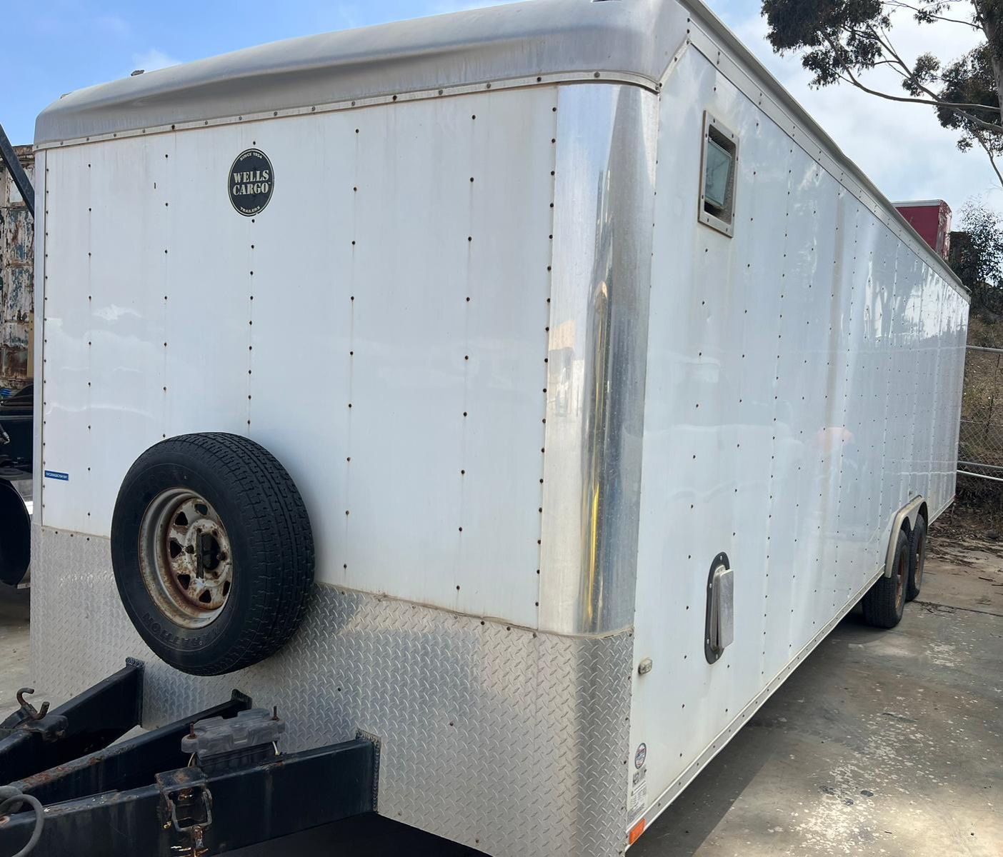 Enclosed Trailer 28 Ft Year 2012