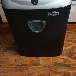 Fellowes PS-70 Office Paper Shredder. Like New