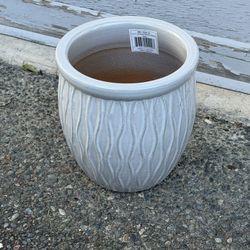 9,4” Ceramic Pot New