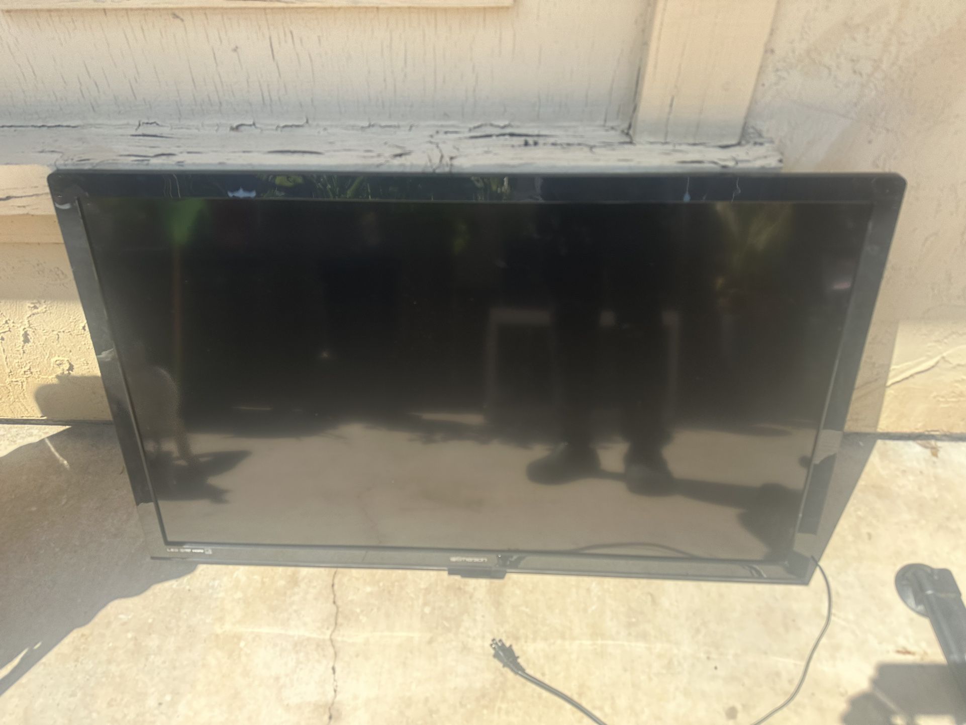 Emerson 46 Inch Tv