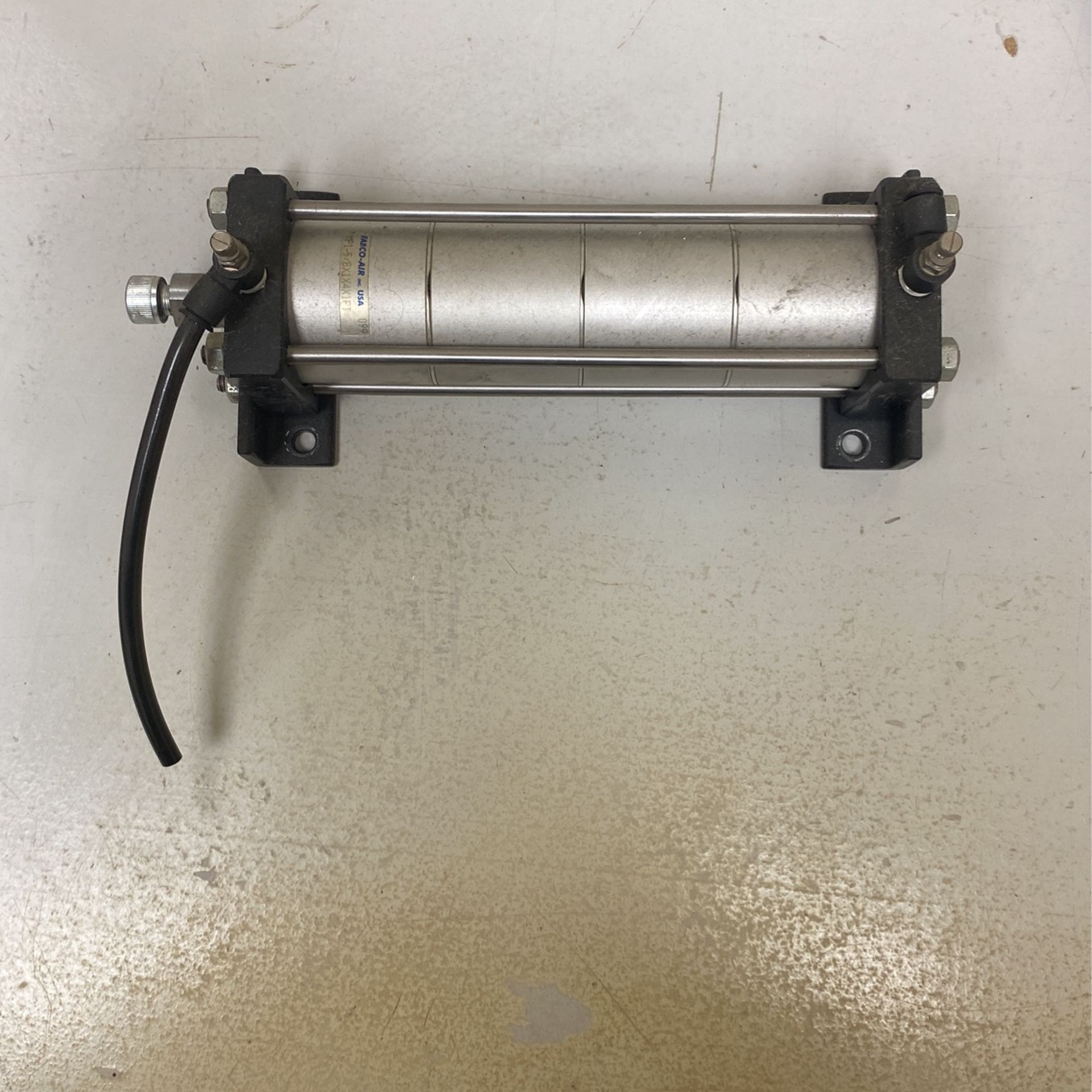 MP1-5/8X1X4X1FT Cylinders And Pneumatic Regulator
