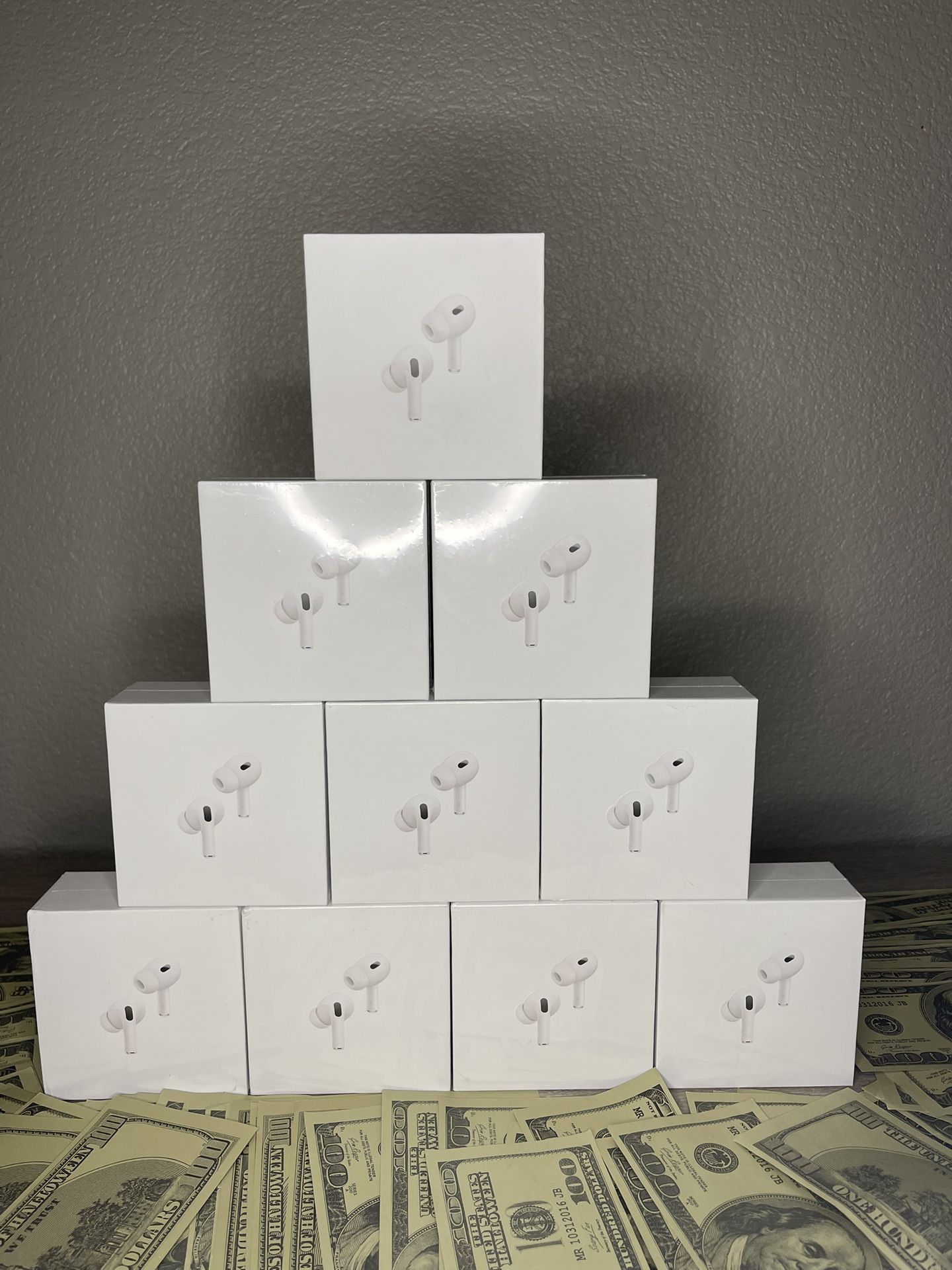White Apple Airpod, Max, First Generation With Charging Cable Bluetooth AirPods headphones