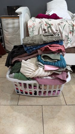 Bundle of clothes / accessories