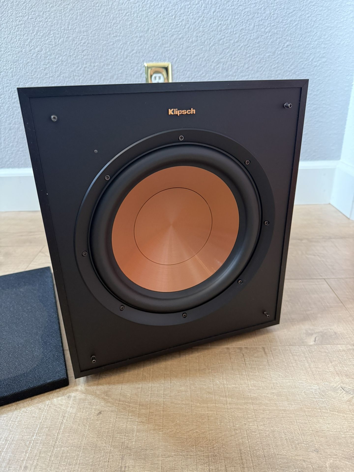 MINT Klipsch R-100SW 10” Sub 300W Powered Subwoofer - Black