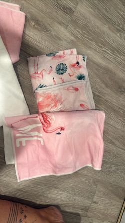 Set of flamingo hand towels