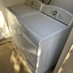 Matching Set of White Kenmore Electric Dryer and Washer! Working great
