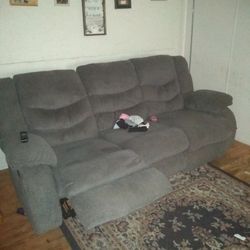 Matching Recliner Couch Love Seat 