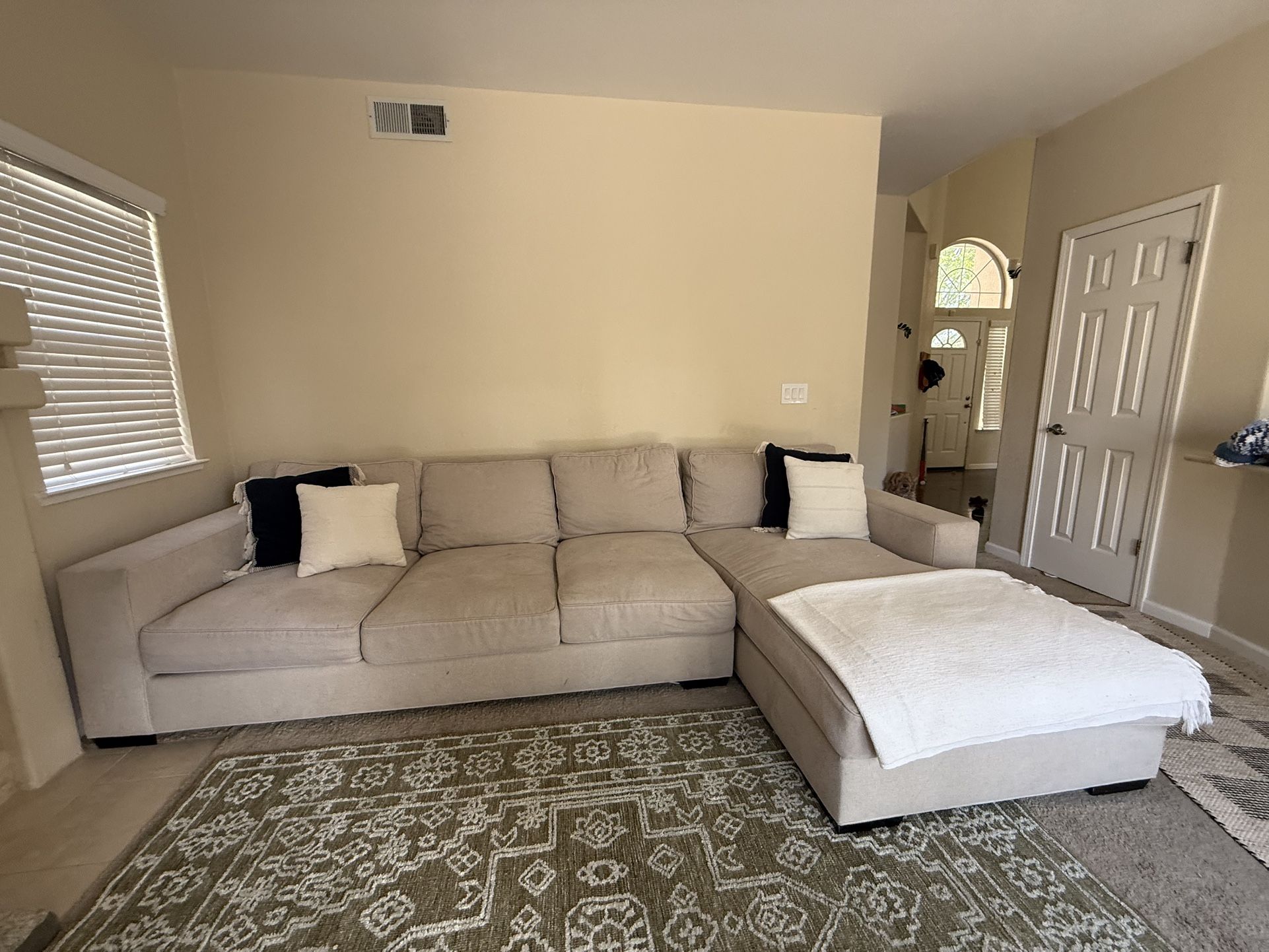 Sectional w/ Chase Washable Covers