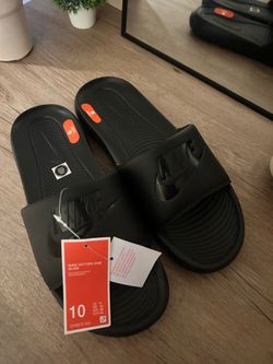 NIKE VICTORI ONE SLIDE