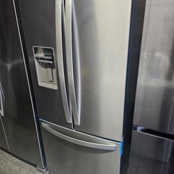 Whirlpool 30” Stainless Steel Bottom Freezer Fridge! 
