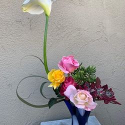 Beautiful Vintage Cobalt Blue And White Polka Dot Art Glass Handkerchief Vase 10” Flowers

Measurement: 10" x 6"
