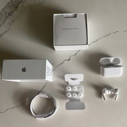 Apple AirPods Pro (2nd Generation) with MagSafe Charging Case – Excellent Condition