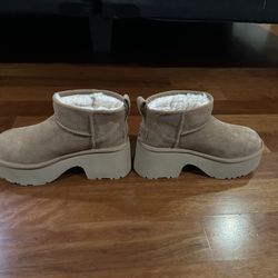 Brand New Girl/Women UGG Boots Size 5 (Girl)/ Size 6.5 (Women)