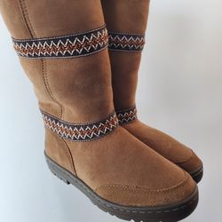 UGG Tall Boots, Women's Size 6, Runs Narrow