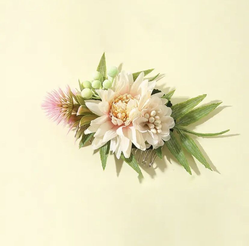 1Pcs Boho Bridal Hair Combs Rustic Wedding Floral Women Stimulation Flower Hairpins Brides Hair Accessories Greenery Combs Message me if you are inte
