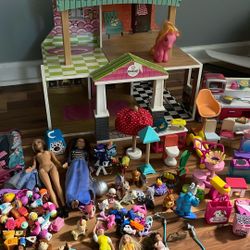 Dollhouse With accessories 