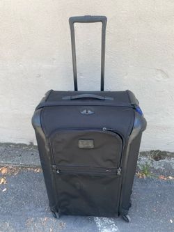 TUMI Alpha Large Trip 28" Spinner Suitcase - Mint Interior