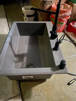 Kraus Quartz kitchensink, faucet, air intake and soap dispenser